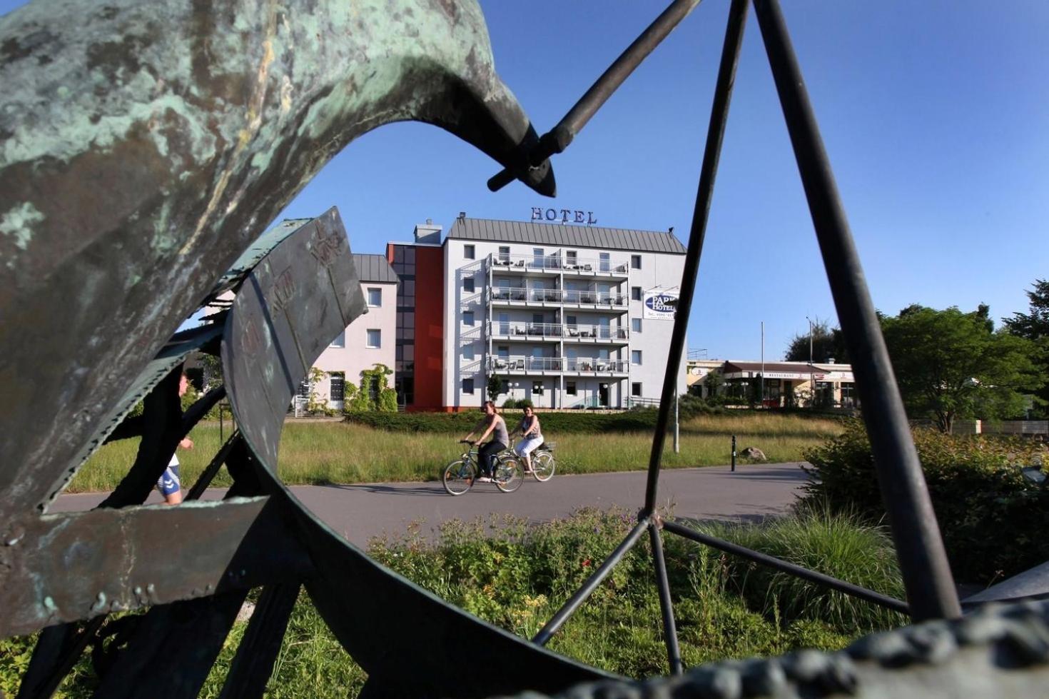 Parkhotel Neubrandenburg Exterior photo