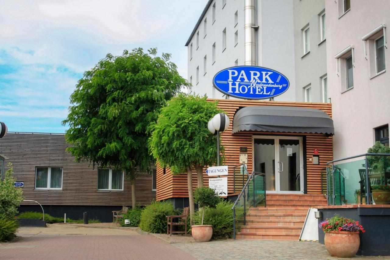 Parkhotel Neubrandenburg Exterior photo