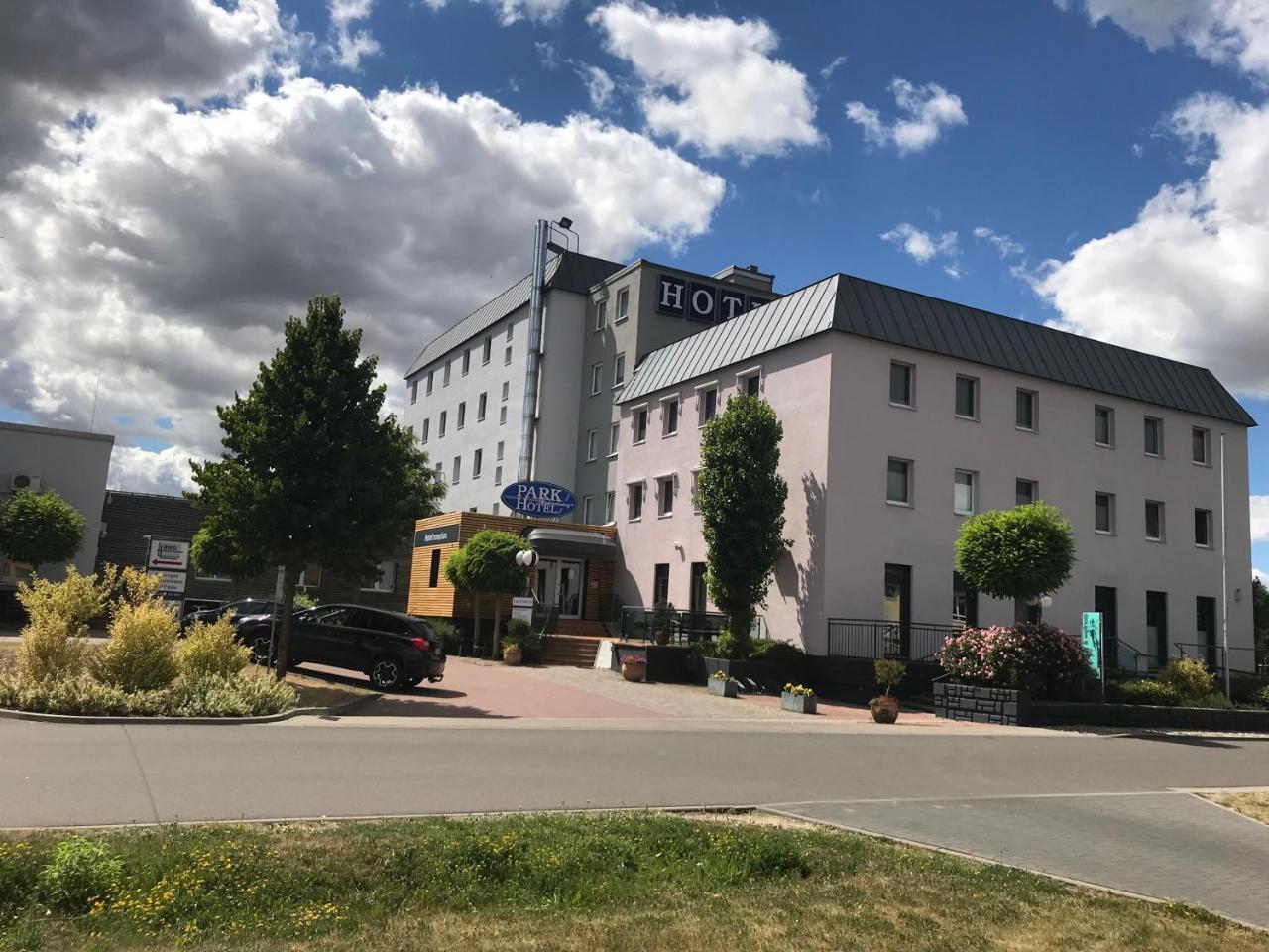 Parkhotel Neubrandenburg Exterior photo